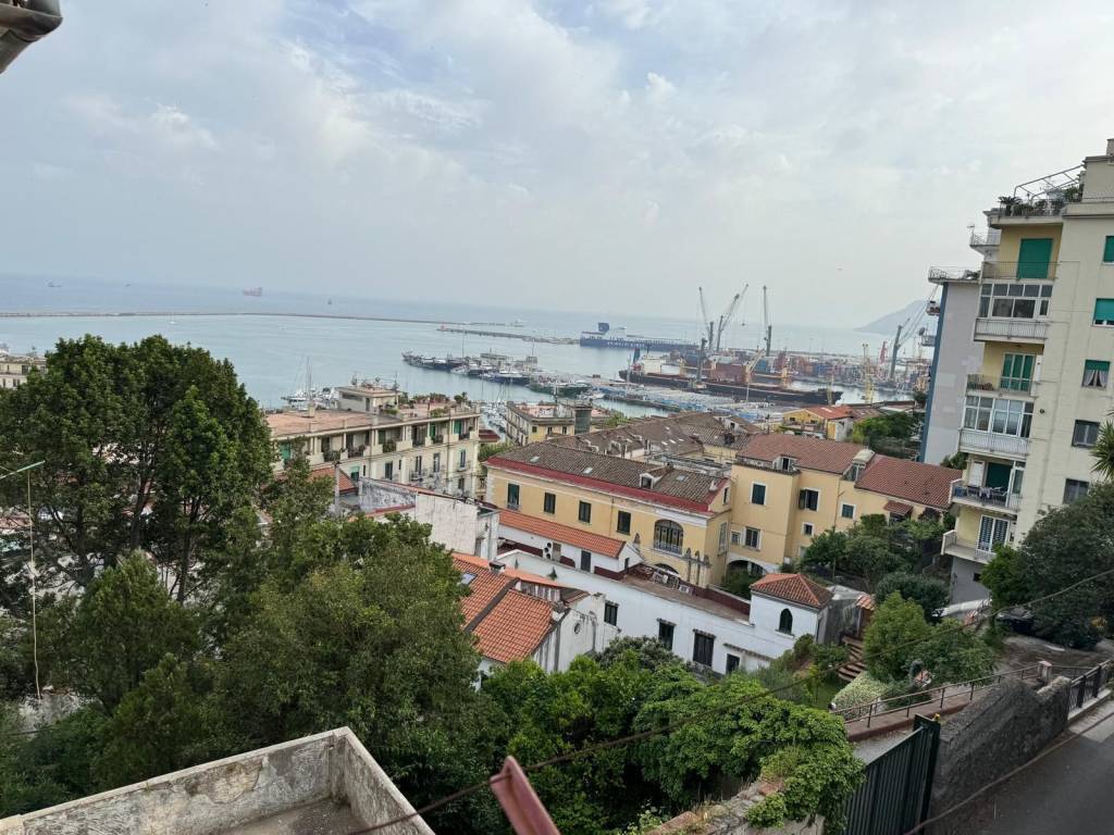 Appartamento a Salerno in Via Madonna del Monte - Foto 2