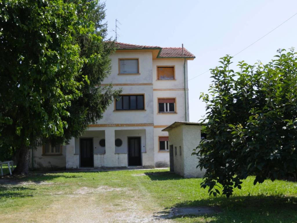 Villa a Spilimbergo in Via Ugo Foscolo - Foto 2