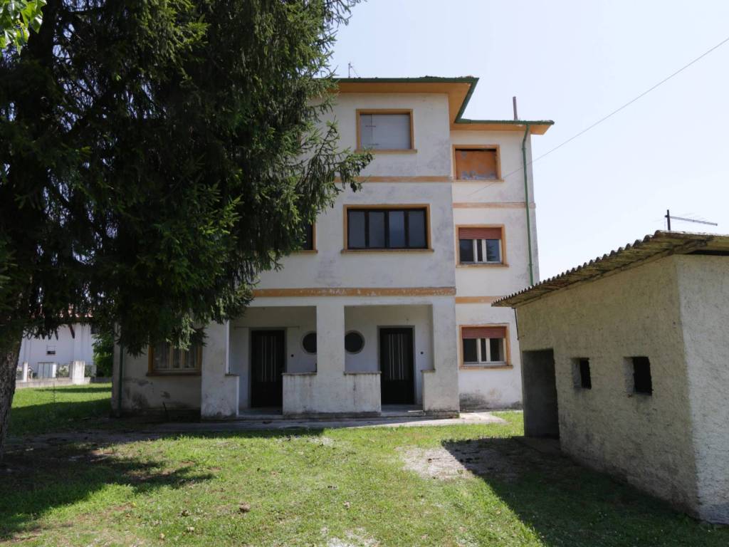 Villa a Spilimbergo in Via Ugo Foscolo - Foto 3