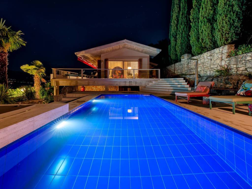 Villa a Torri del benaco in Viale Fratelli Lavanda, 3 - Foto 2