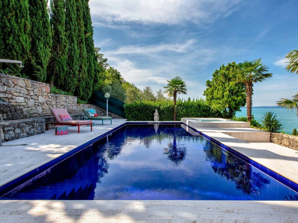 Villa a Torri del benaco in Viale Fratelli Lavanda, 3 - Foto 4