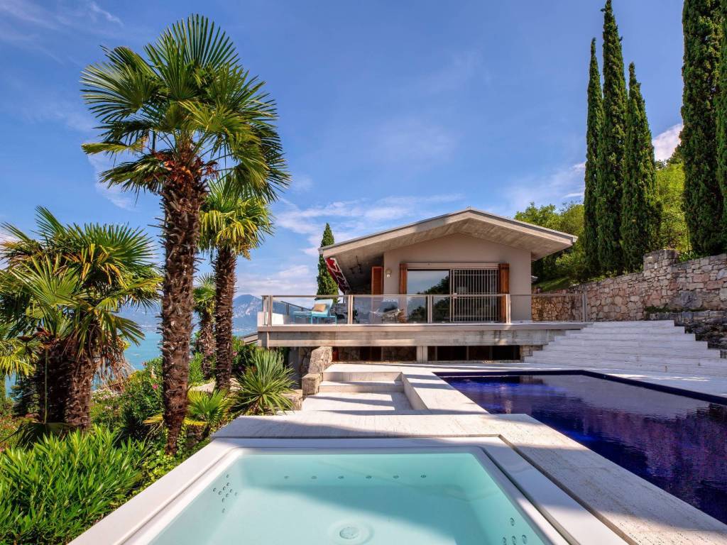 Villa a Torri del benaco in Viale Fratelli Lavanda, 3 - Foto 5