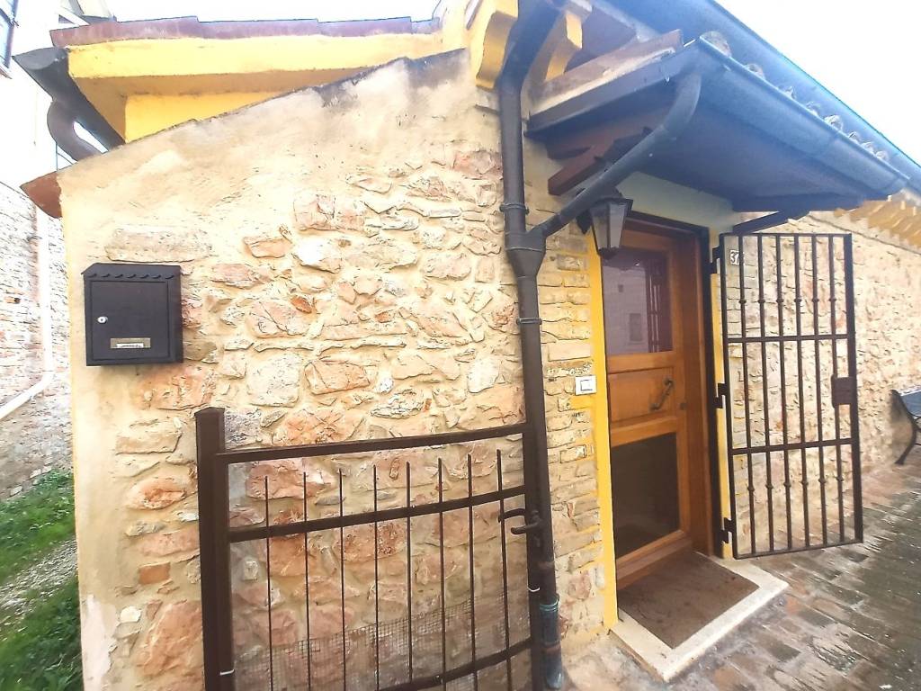 Casa indipendente a Spoleto in Frazione Morgnano - Foto 2