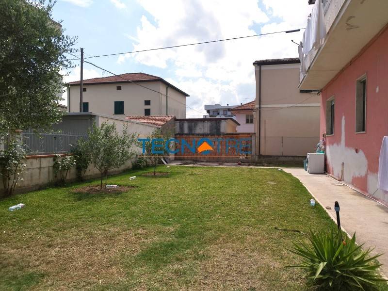 Appartamento a Martinsicuro in Via Capri, 37 - Foto 2