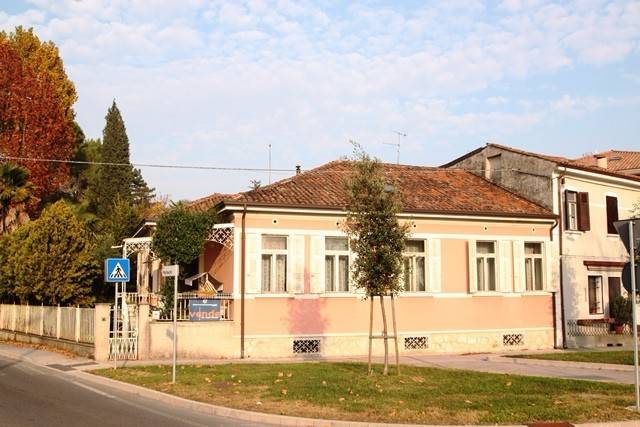 Villa a Gradisca d'isonzo in Piazza Guglielmo Marconi - Foto 2
