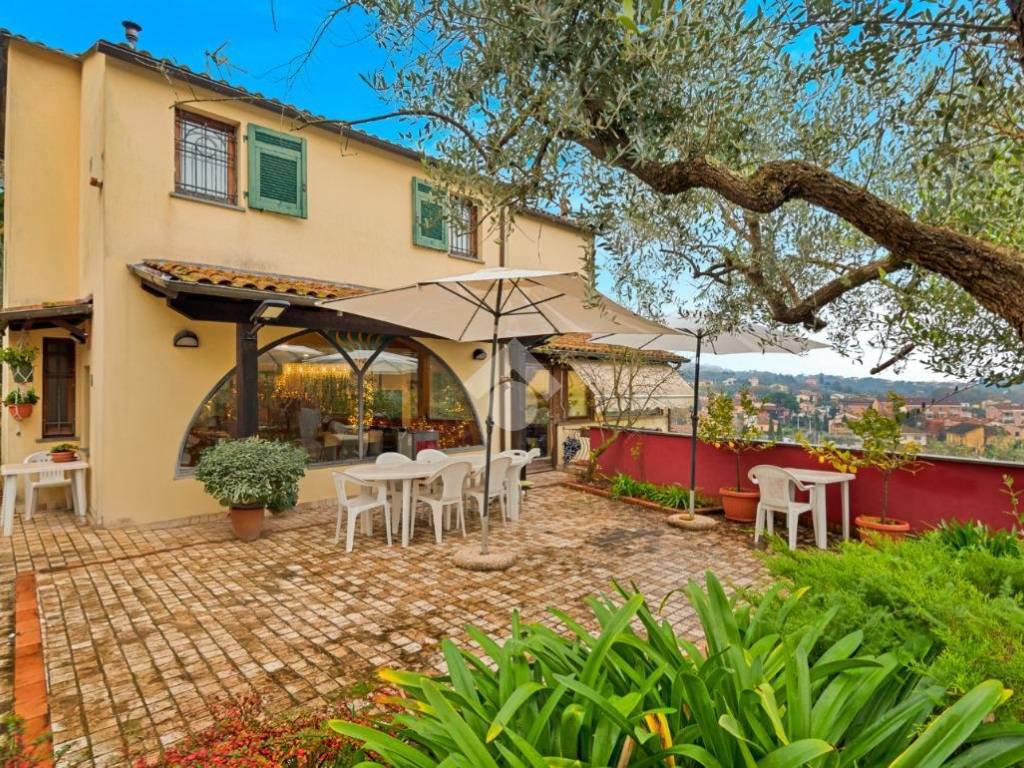 Casa indipendente a Sarzana in Via Montata di Sarzanello, 40 - Foto 2