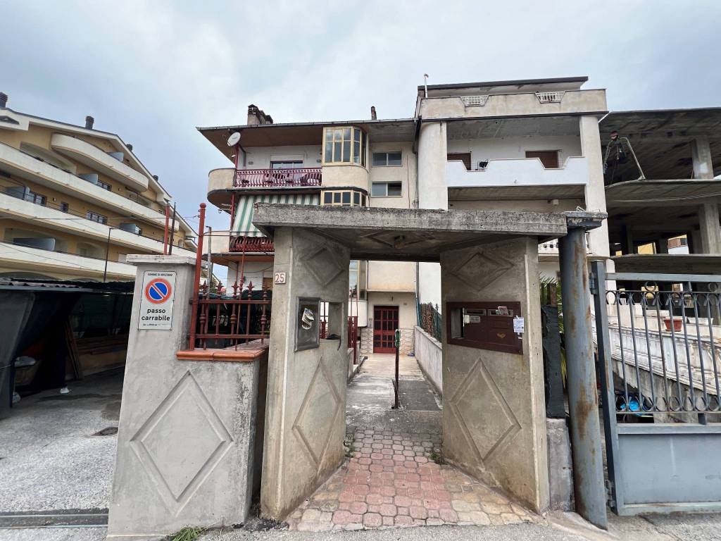 Villa a Avezzano in Via Massimiliano Kolbe, 25 - Foto 2