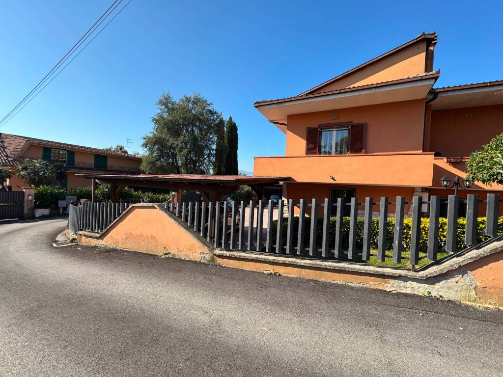 Villa a Frosinone in Via Colle Timio, 99 - Foto 2