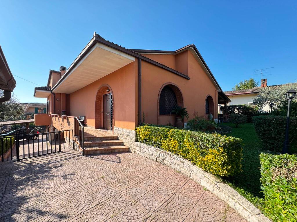 Villa a Frosinone in Via Colle Timio, 99 - Foto 3