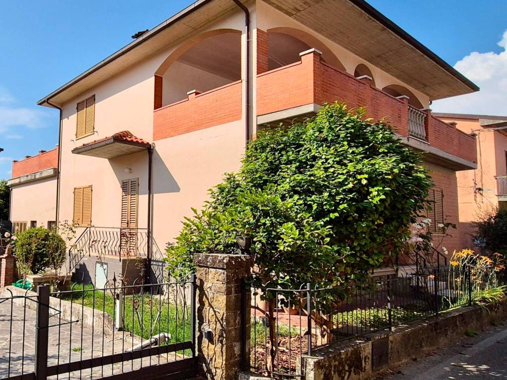 Villa a Bucine in Via Arturo Toscanini - Foto 2