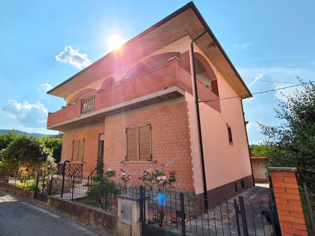 Villa a Bucine in Via Arturo Toscanini - Foto 3