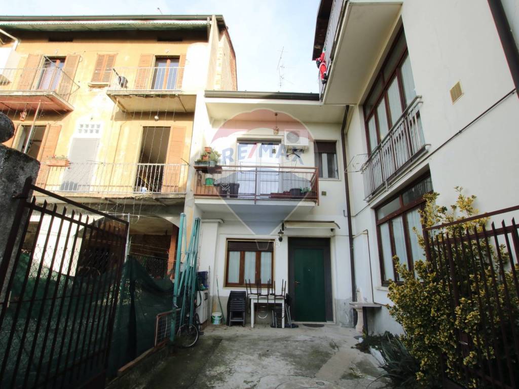 Appartamento a Bregnano in via Edmondo De Amicis, 12 - Foto 2