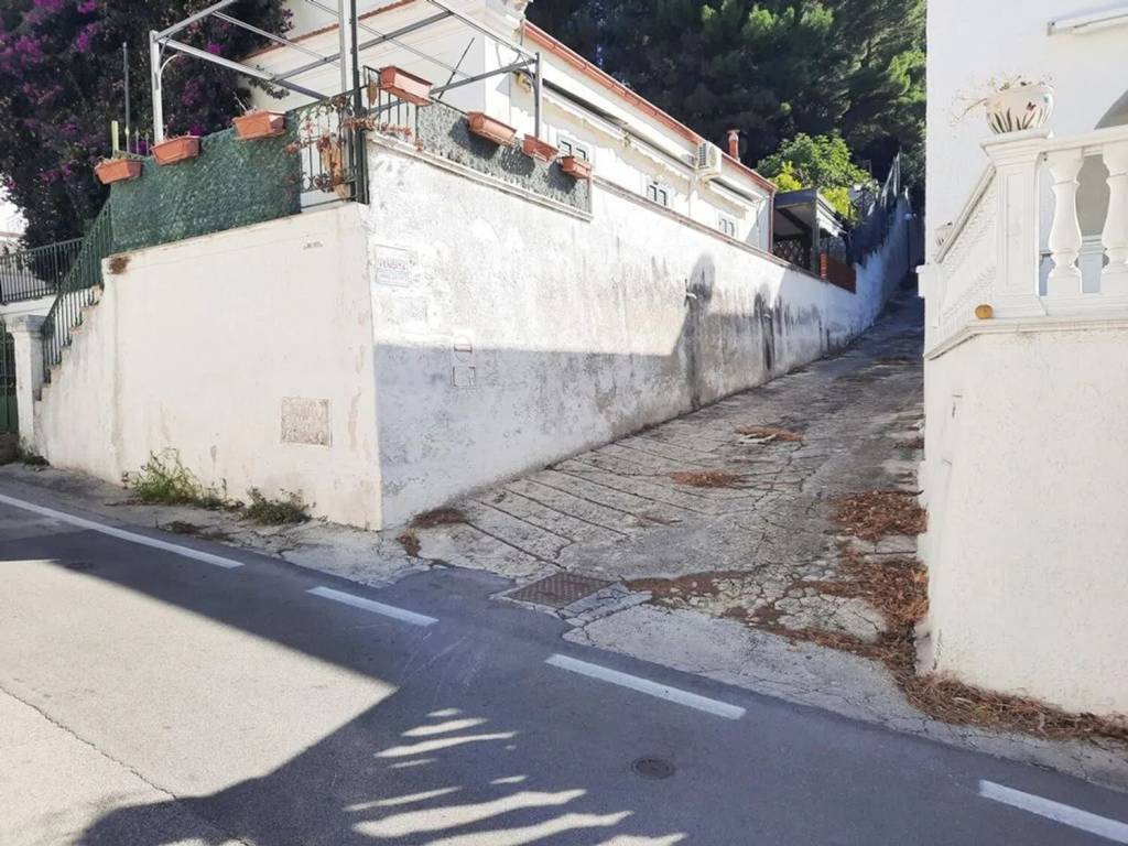 Appartamento a Vico del gargano in Via Dei Gerani S.N.C. - Foto 2