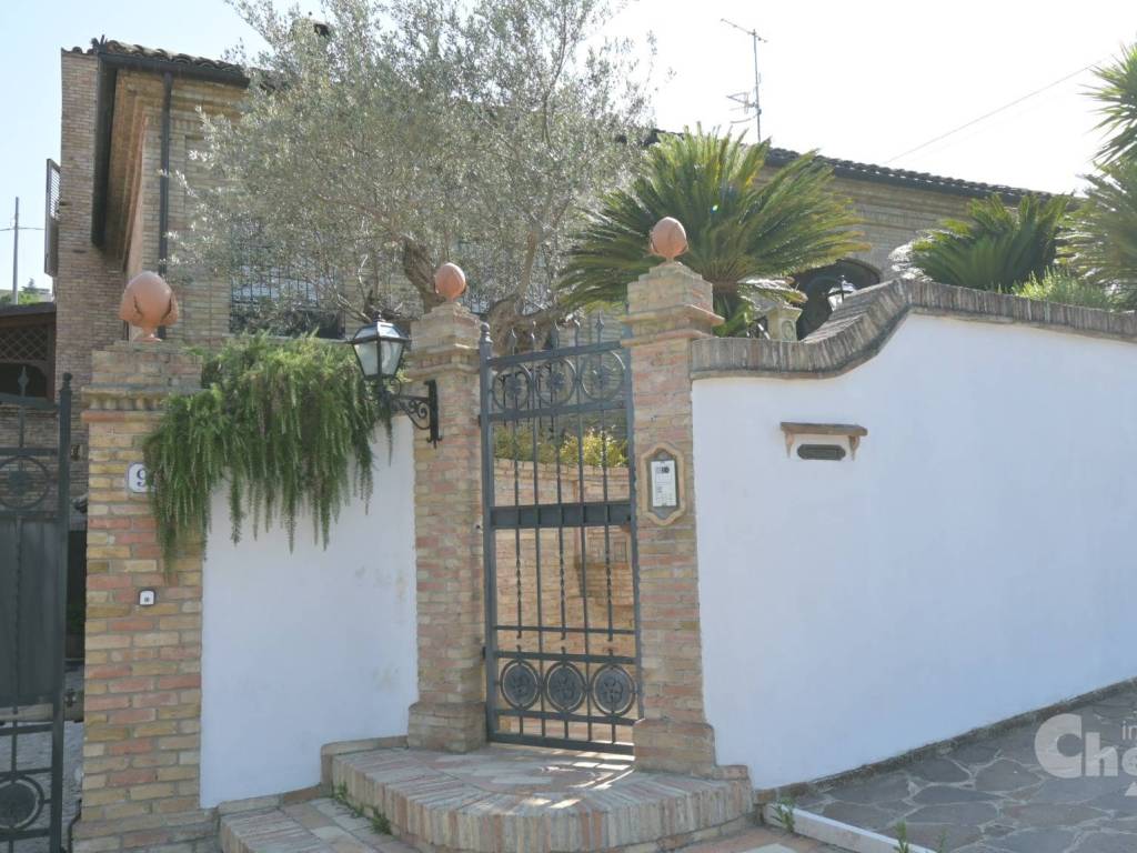 Villa a Chieti in Via Filippo Masci, 70 - Foto 2