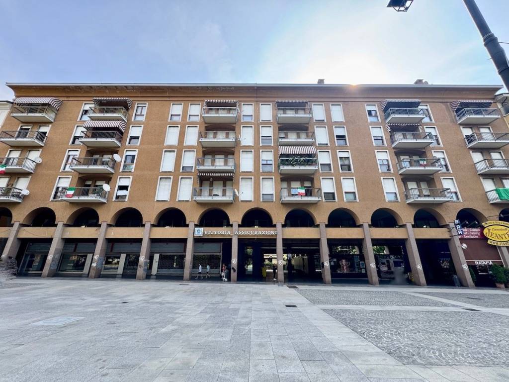 Immobile a Biella in Piazza Vittorio Veneto - Foto 2