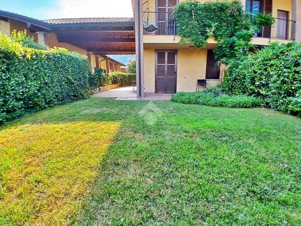 Appartamento a Comabbio in via sottocampagna, 31 - Foto 2