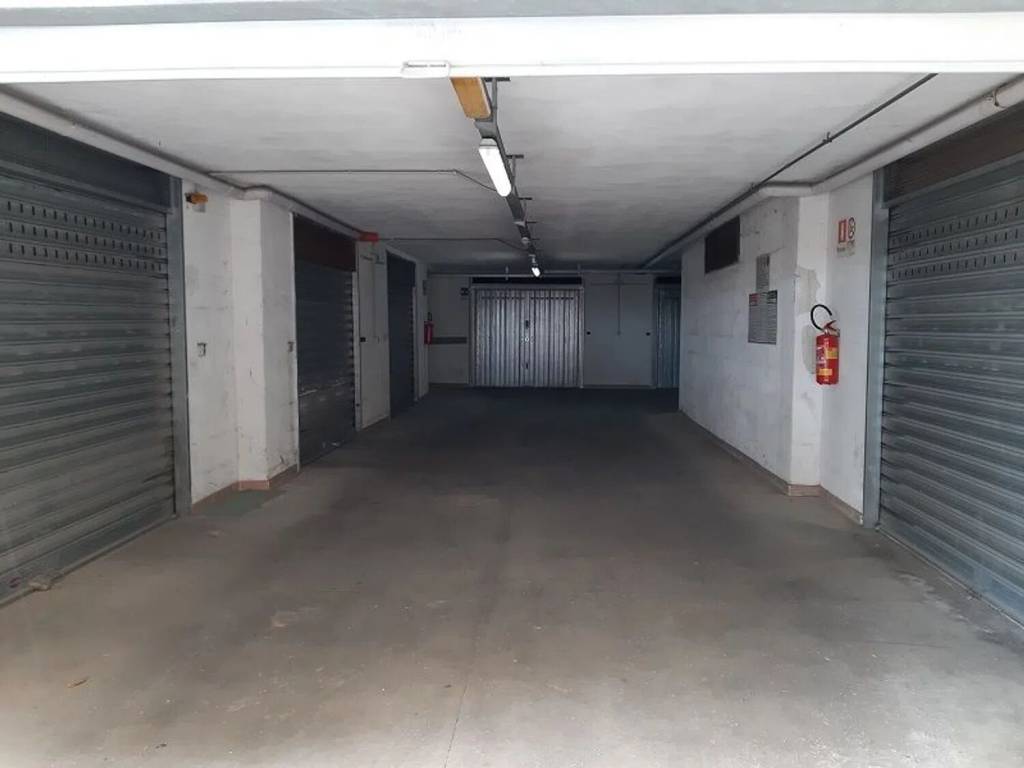 Box / garage a Pontecagnano faiano in Via 4 Novembre S.N.C. - Foto 3