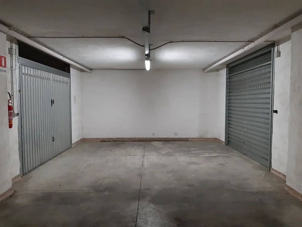 Box / garage a Pontecagnano faiano in Via 4 Novembre S.N.C. - Foto 4