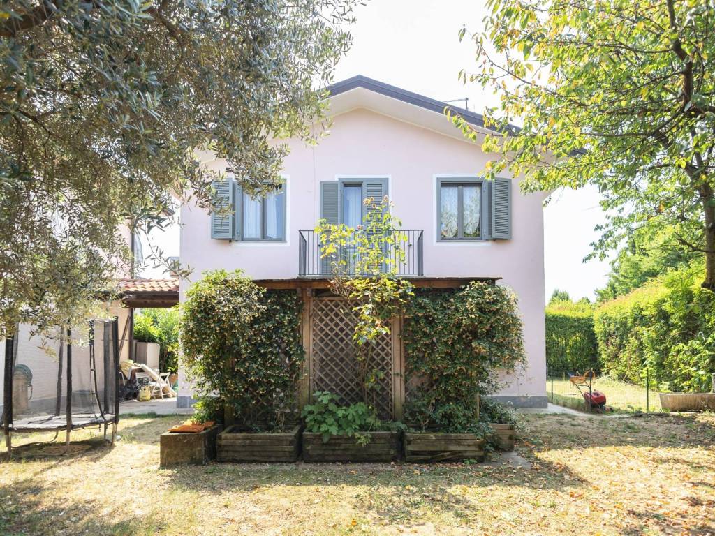 Villa a Origgio in Via Giosuè Ceriani, 10 - Foto 2
