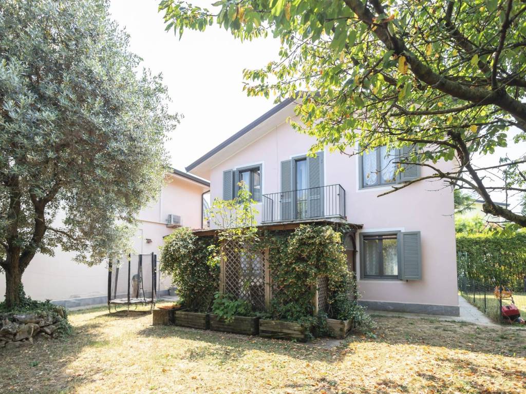 Villa a Origgio in Via Giosuè Ceriani, 10 - Foto 3