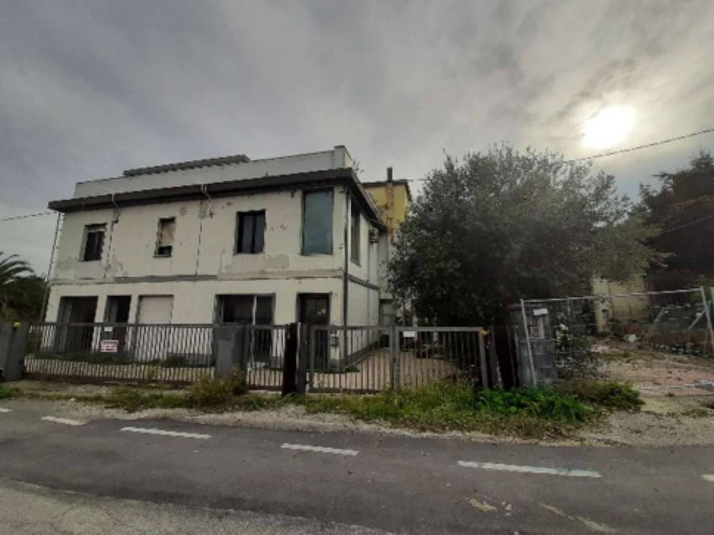 Immobile a Pesaro in strada STRADA DELLA ROMAGNA 209 - Foto 2