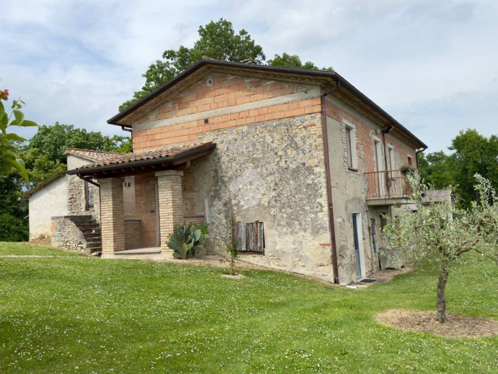 Casa indipendente a Città di castello in VOCABOLO VALDIPETRINA, 32 - Foto 2