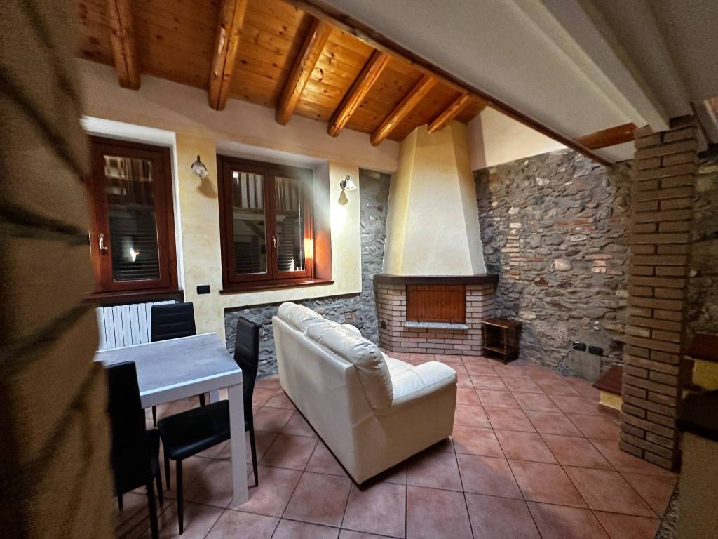 Appartamento a Erba in Via Lecco - Foto 2