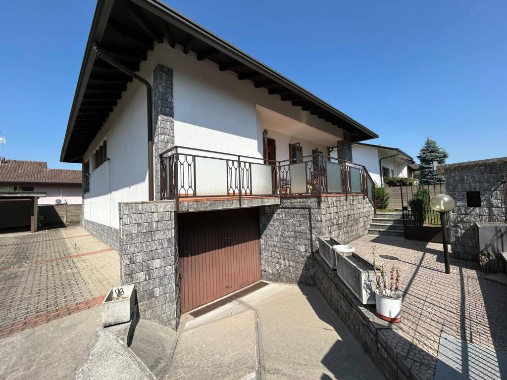 Villa a Solbiate olona in VIA GENOVA, 7 - Foto 3