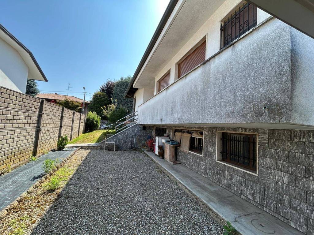 Villa a Solbiate olona in VIA GENOVA, 7 - Foto 5