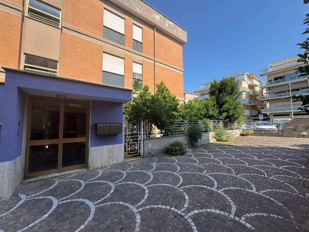Appartamento a Terracina in Via Alessandro Manzoni, 22 - Foto 2