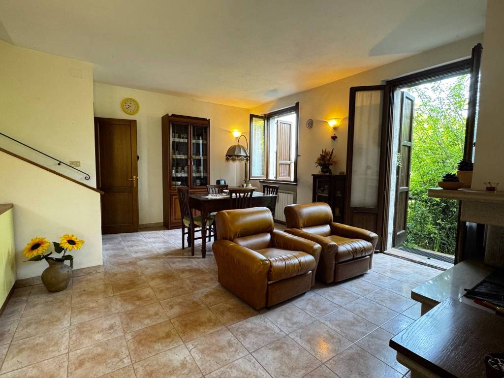 Casa indipendente a Pietralunga in Via delle Querce, 11 - Foto 2
