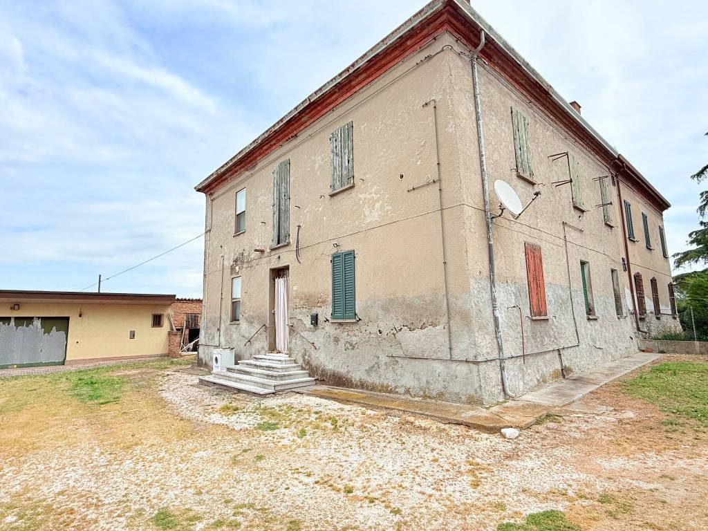Villa a Alfonsine in Via Bassa, 213 - Foto 2