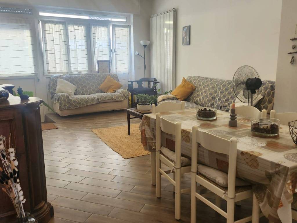 Appartamento a Caronno pertusella in Via Trieste, 1154 - Foto 2
