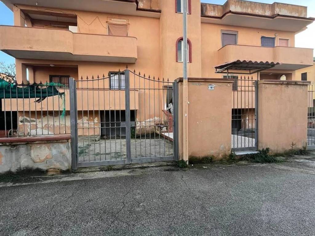 Villa a Castel volturno in Viale Lago Molveno S.N.C. - Foto 4