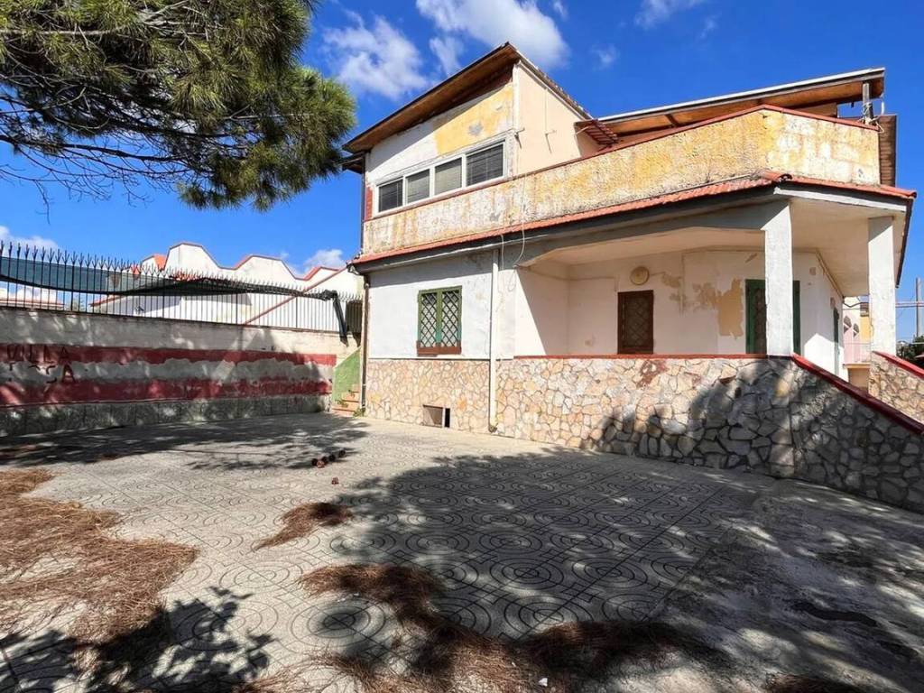 Villa a Castel volturno in Via Mucone S.N.C. - Foto 2