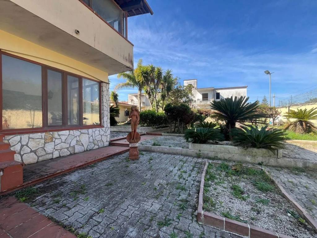 Villa a Castel volturno in Via Brescia S.N.C. - Foto 3