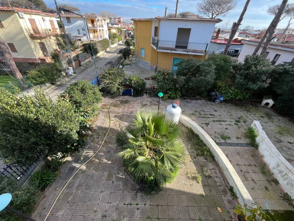 Appartamento a Castel volturno in Viale Tallone S.N.C. - Foto 3