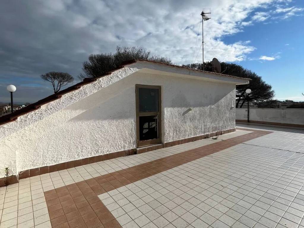 Appartamento a Castel volturno in Viale Tallone S.N.C. - Foto 5