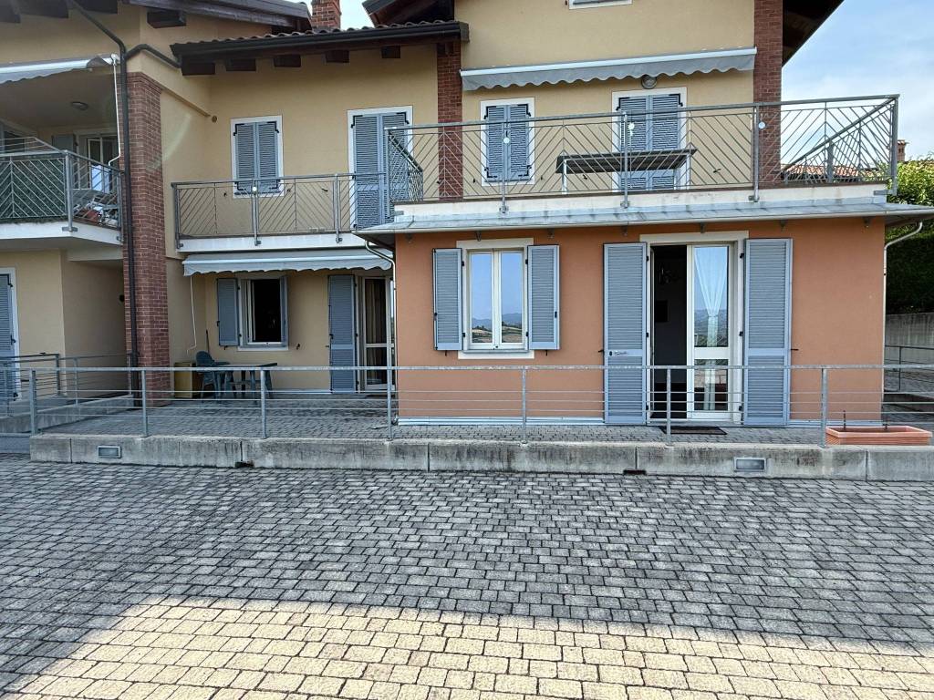 Appartamento a Govone in Corso Vittorio Alfieri, 64 - Foto 2