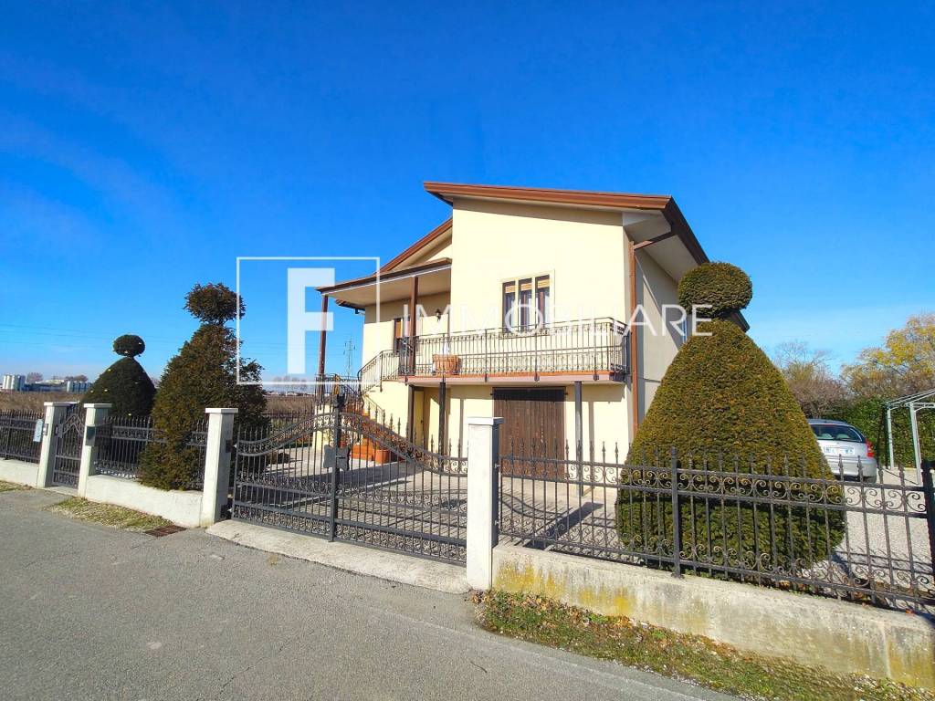 Villa a Jesolo in Via Cristoforo Colombo Ramo 1, 23 - Foto 2