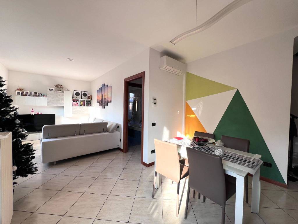 Appartamento a Caronno pertusella in Via Trieste, 139 - Foto 2