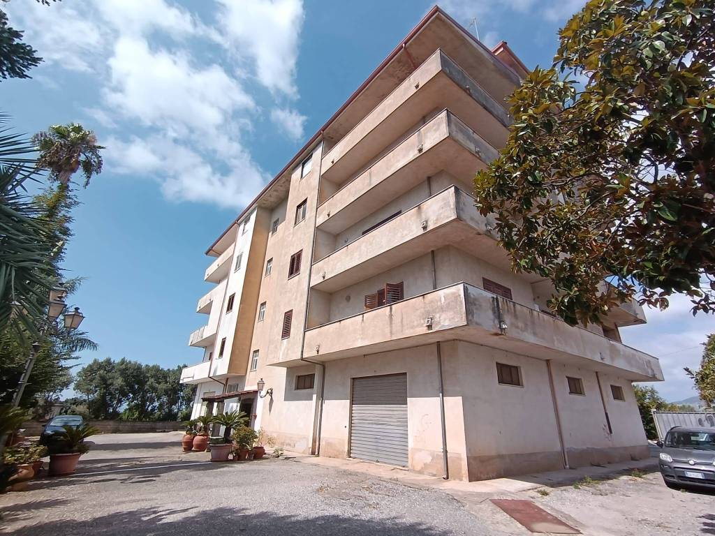 Casa indipendente a Lamezia terme in Via Mirella Staglianò, 13 - Foto 2