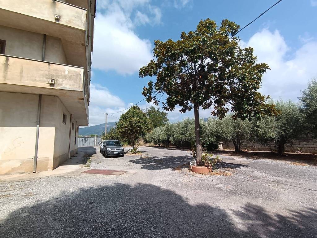 Casa indipendente a Lamezia terme in Via Mirella Staglianò, 13 - Foto 3