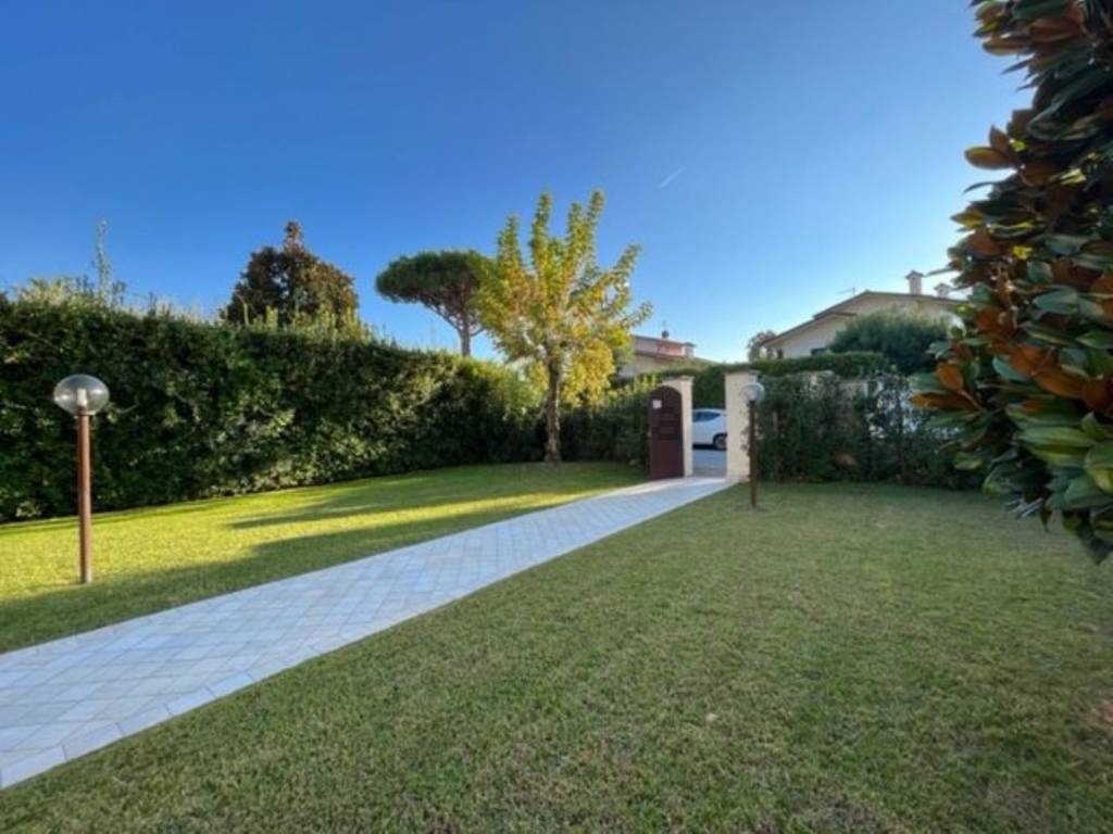 Villa a Forte dei marmi in Via Michelangelo Buonarroti - Foto 3