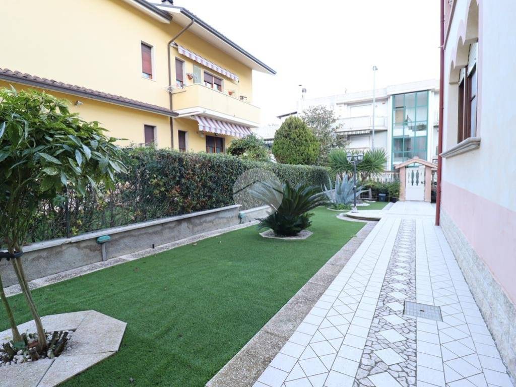 Villa a Giulianova in Via Copernico, 27 - Foto 3