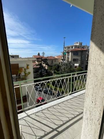 Appartamento a Ospedaletti in Corso Regina Margherita, 31 - Foto 1