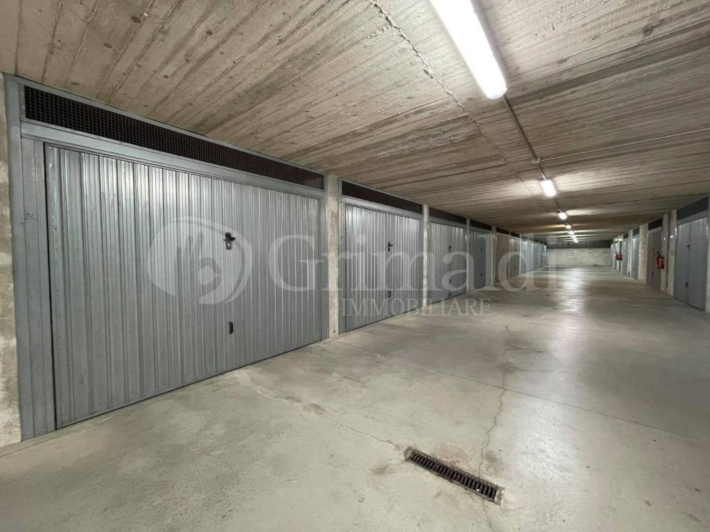 Box / garage a Montecorvino pugliano in Via Toscana - Foto 4