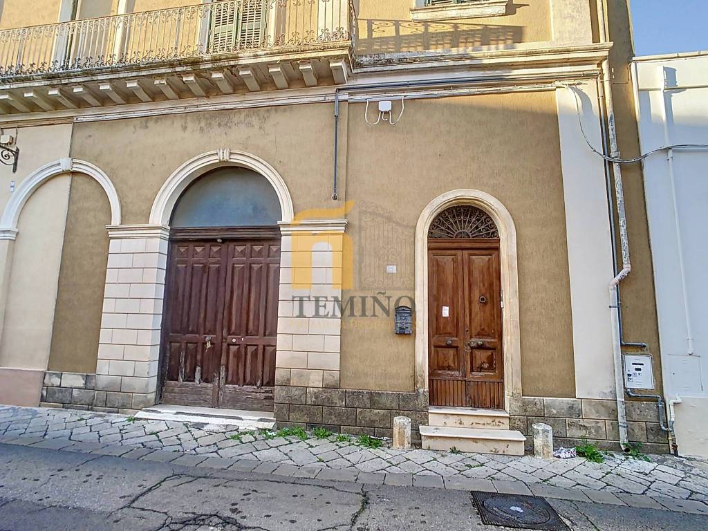 Palazzo / stabile a Campi salentina in Via Don Serio, 24 - Foto 2
