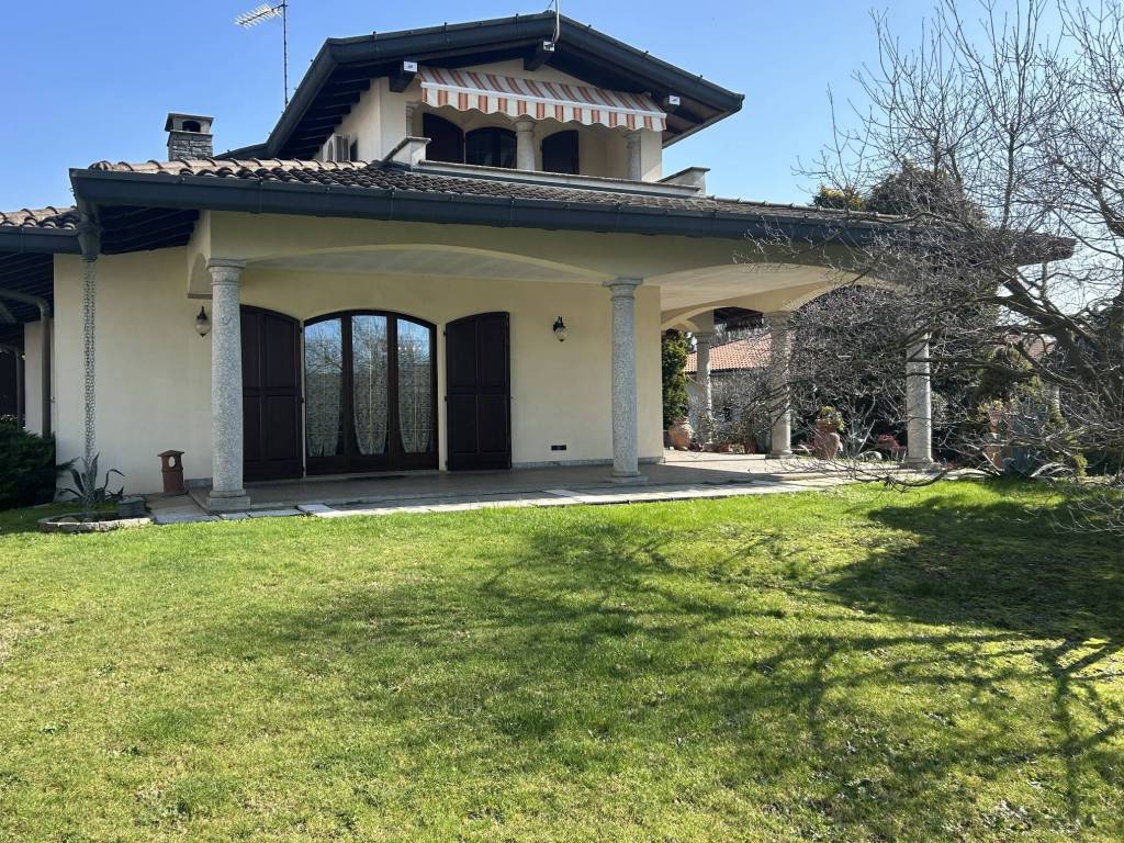 Villa a Fino mornasco in Via Edmondo De Amicis - Foto 4