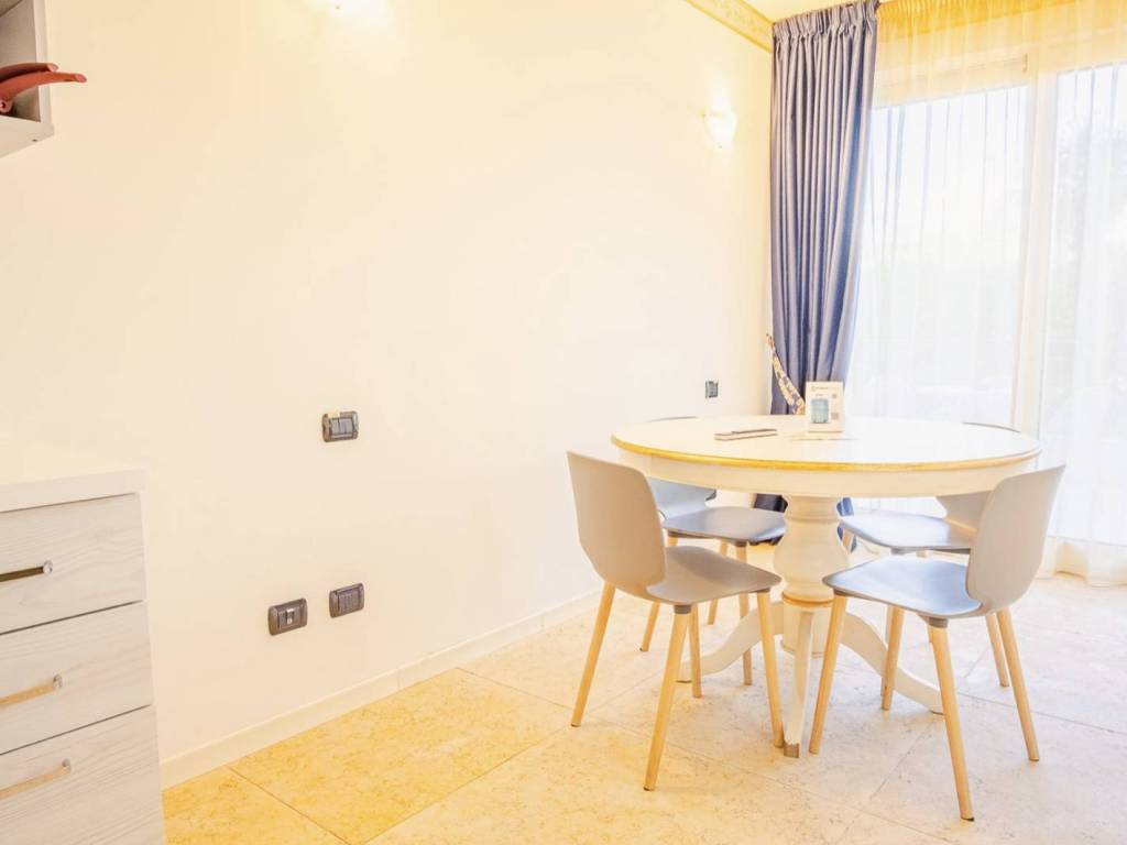 Appartamento a Desenzano del garda in Via Francesco Agello, 47 - Foto 4